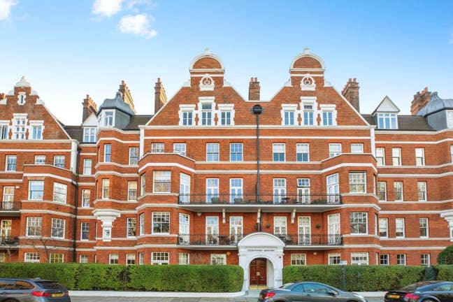 2 Bed Flat in Battersea Park (Zone 1)  Main Photo