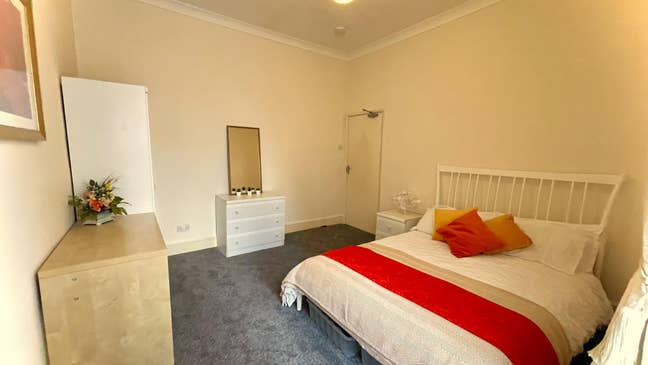 Woodgreen N22 Large furnished room  Main Photo