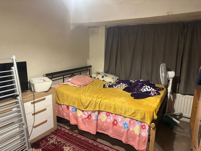 One bad room full furnished with bed suitable cupo Main Photo