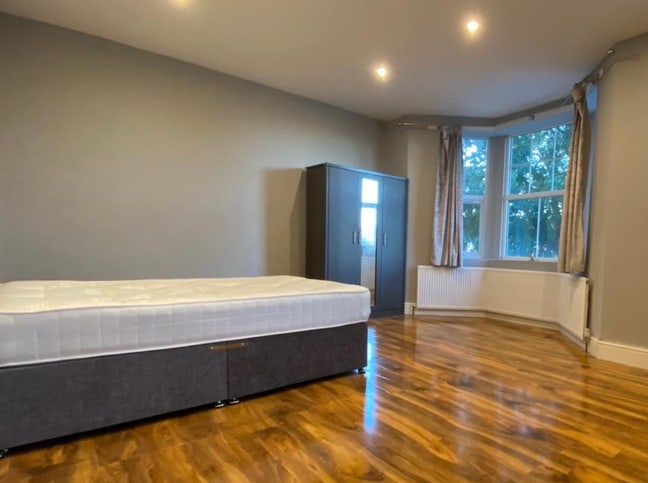 🏝️Rooms in Spacious House NN2 6PD🏝️ Main Photo