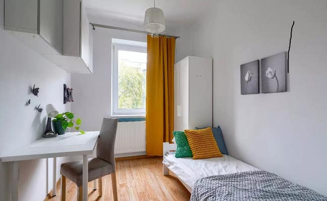 1 room in London near tube station on central line Main Photo