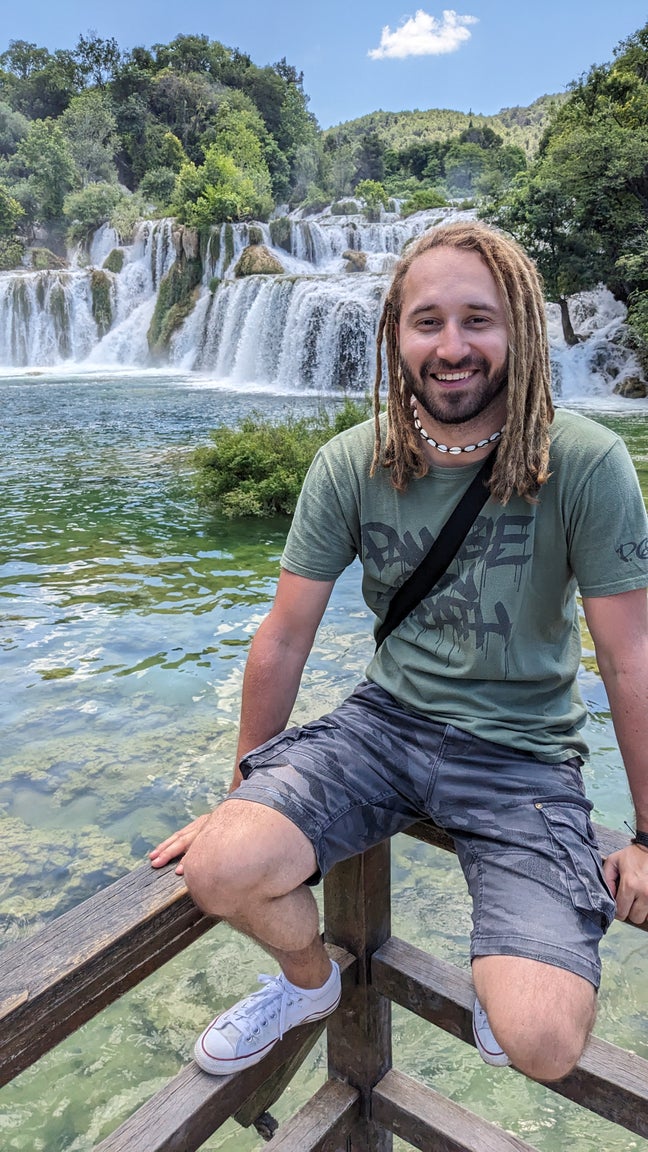 Easygoing, tidy professional looking to buddy up Main Photo