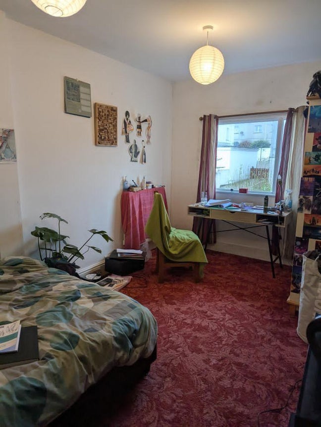Spacious Room in Shared House Main Photo