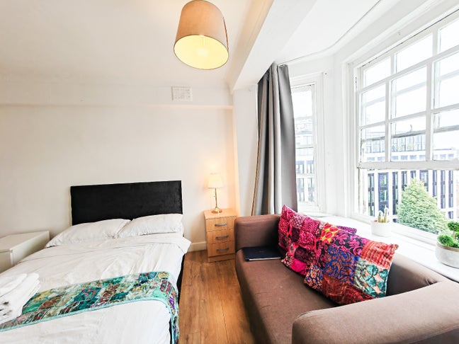 Spacious room With Private Bathroom Marble Arch Main Photo