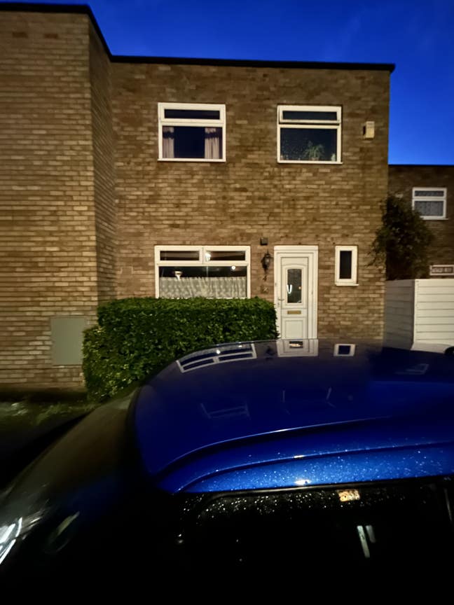 Pleasant quiet house close to shops & transport Main Photo