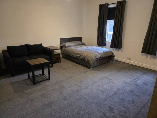 Master Double Room Available – M30 Main Photo