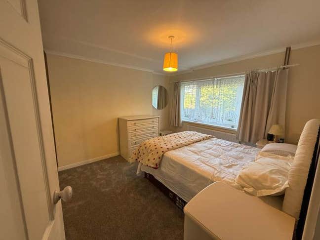 🏡 2 Rooms Available in Quite House – LU2 🏡 Main Photo