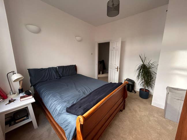 Room to rent near Raynes Park and Wimbledon Main Photo