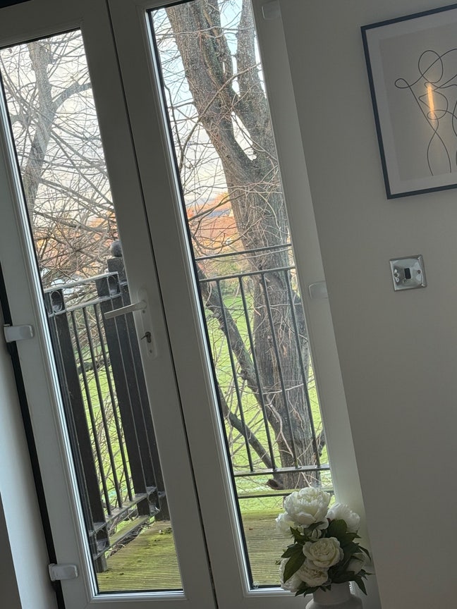 Double room Romford - very clean, peaceful space!! Main Photo