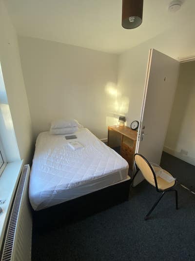 **✨ Modern Double Room | 5 Mins to City Centre** Main Photo