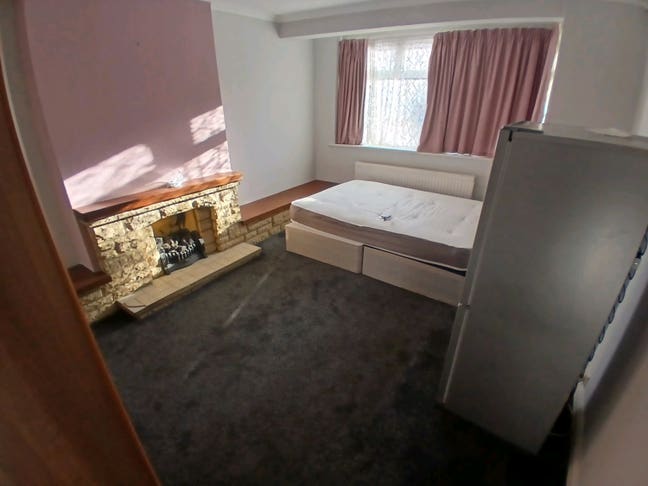 Large Double Room with All Bills inc. in Mitcham Main Photo