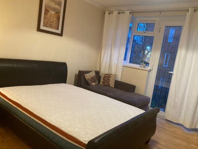 🔑 “Move-In Ready Room in Vibrant Zone 2 Area!” Main Photo