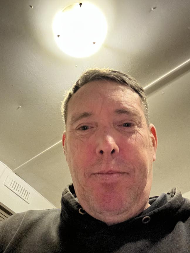 Couple seeks double room Main Photo