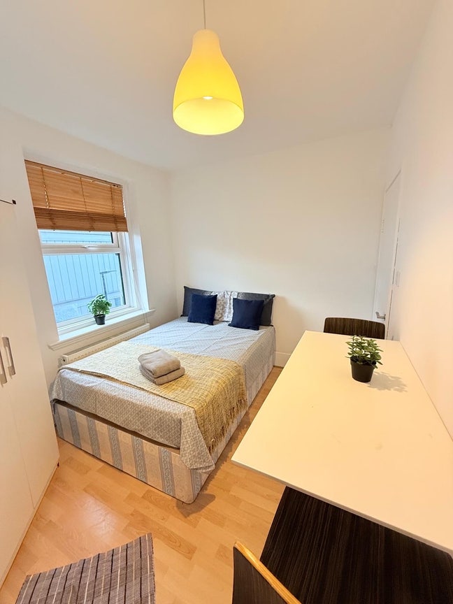 ✨ 🛏️ Double Room Available in Whitechapel Main Photo
