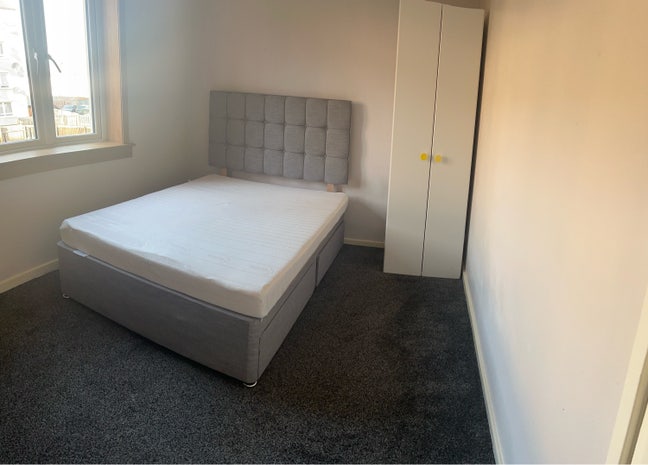 Spacious flat with balcony / free parking Main Photo