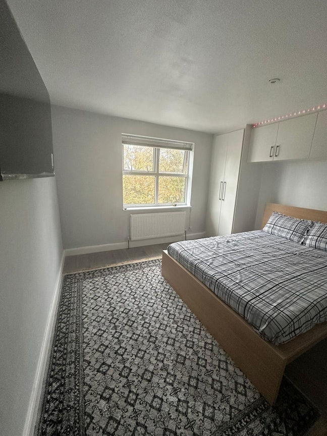 Spare double  room available for rent Main Photo