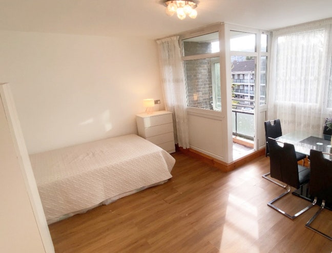 Large Rooms in Hackney / 2 Min to Homerton Station Main Photo