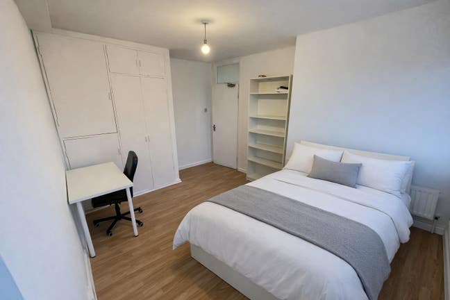 Spacious Bedroom Available in Mile End E1  Main Photo