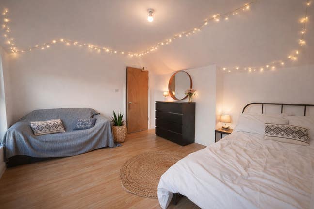 ✨ Modern 4-Bedroom Flat in Central London - E1  Main Photo
