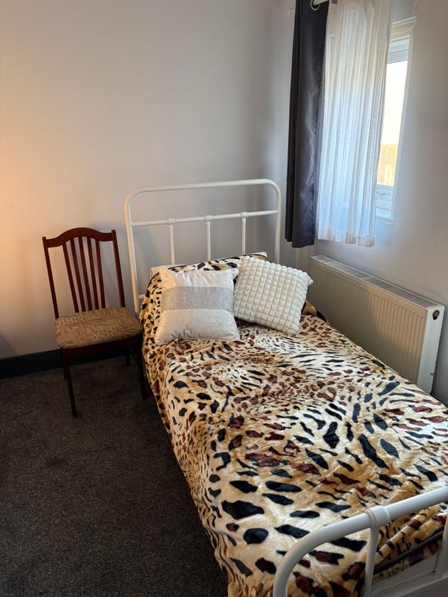 Room to let in Shared house, Chatham Main Photo