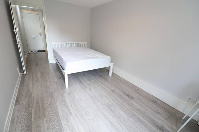 Great Offer! Lovely & Affordable Room for Couples! Main Photo