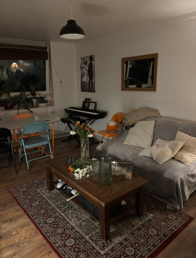 Cozy room in east London Main Photo