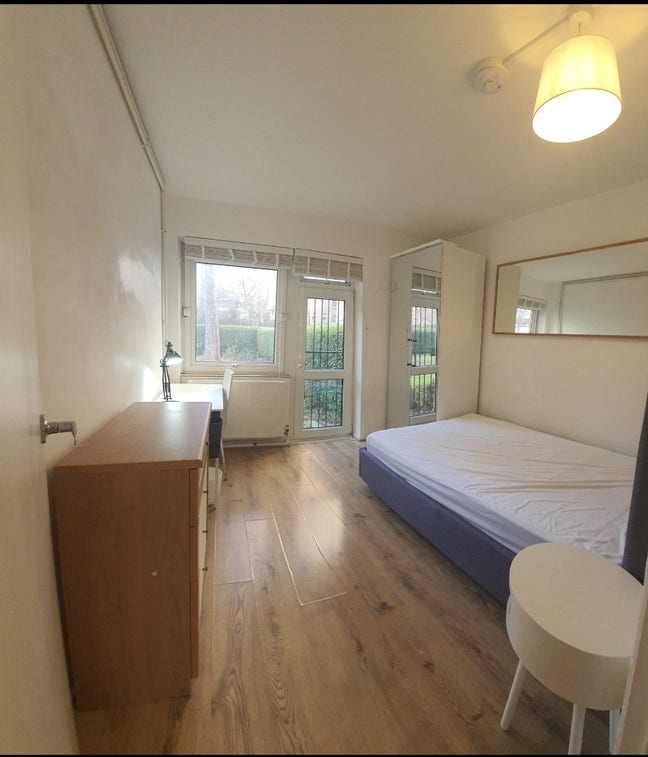 Warren St./ Euston Double Room - Female Flat share Main Photo