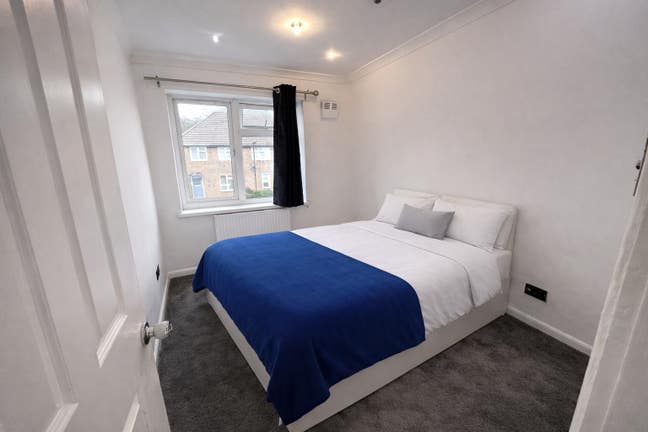 Semi-Double Bedroom Located in SE3 Main Photo