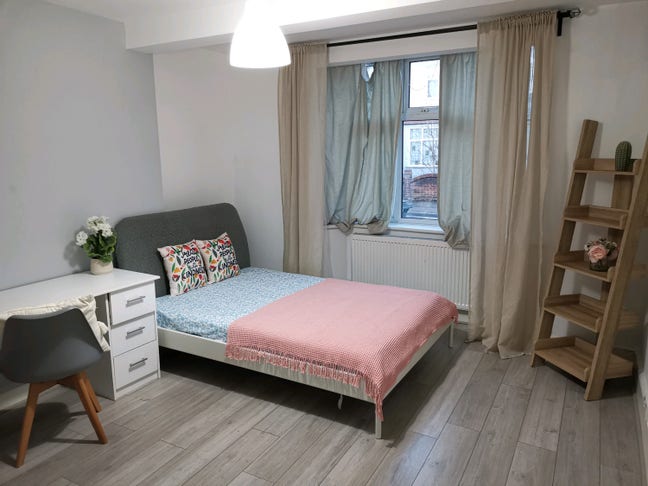 CR4 Professional House Share WIFI Weekly Cleaner  Main Photo