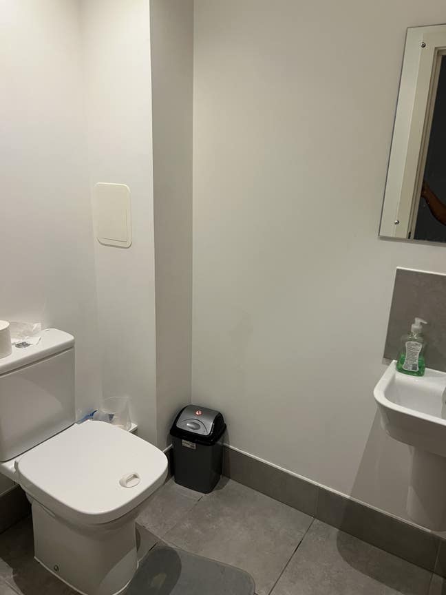 A double bed room available to rent in a 2 bed fla Main Photo