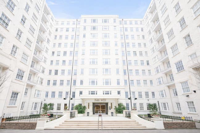 / Double Room in Private Buidling in Hyde Park Main Photo