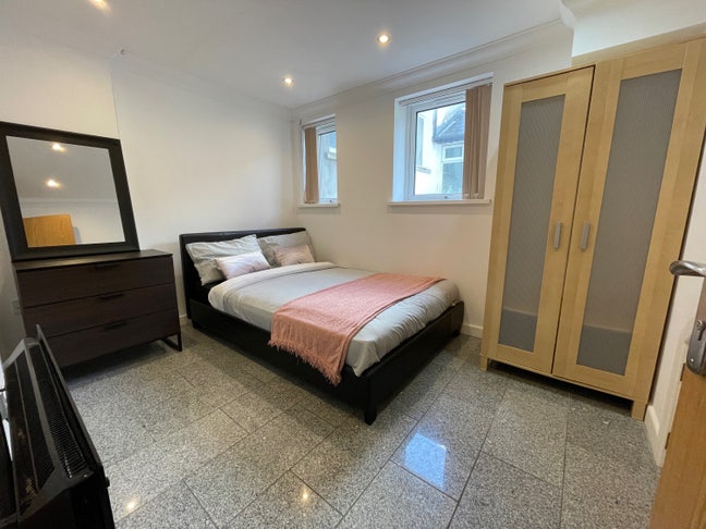 1 double room in Roath- quiet end of Albany Road Main Photo