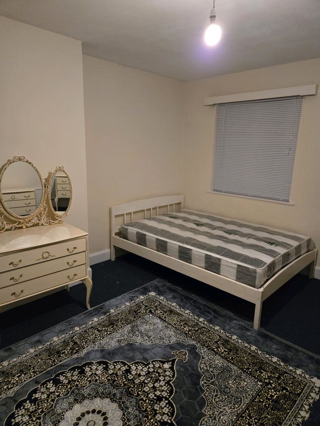 Spacious Double Bedroom in NN2. Clean House  Main Photo