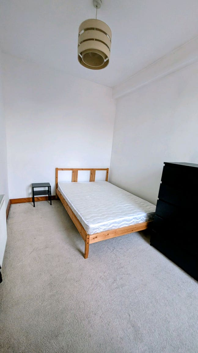 Double room, 3-6 months sub-let - &pound;500 bills Inc Main Photo