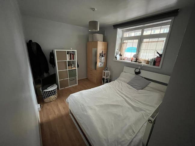 Double bedroom next to Elephant and Castle station Main Photo