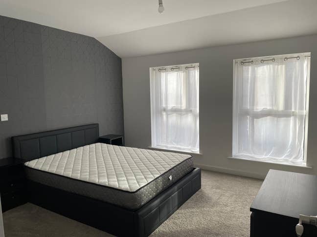 Spacious Furnished Room for Rent – Great Location! Main Photo