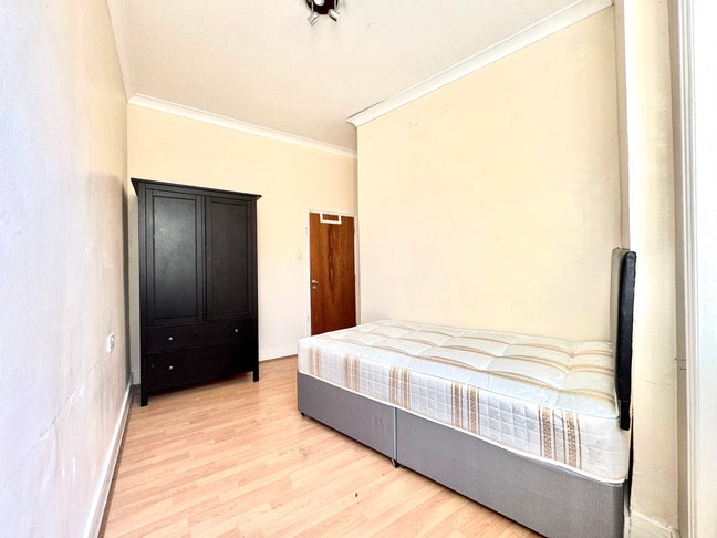 ** Large Double Room In Fulham Broadway** Main Photo