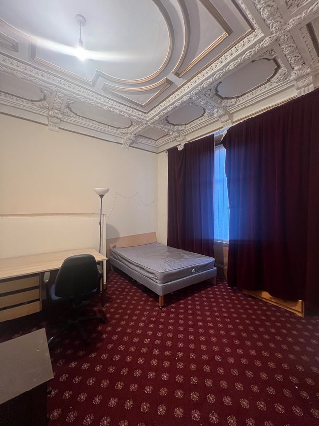 Spacious Room in Large House – Central Dundee Main Photo