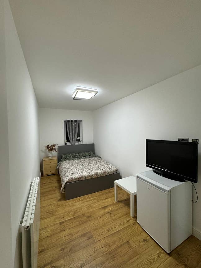 Spacious Double Room - Fully furnished Main Photo