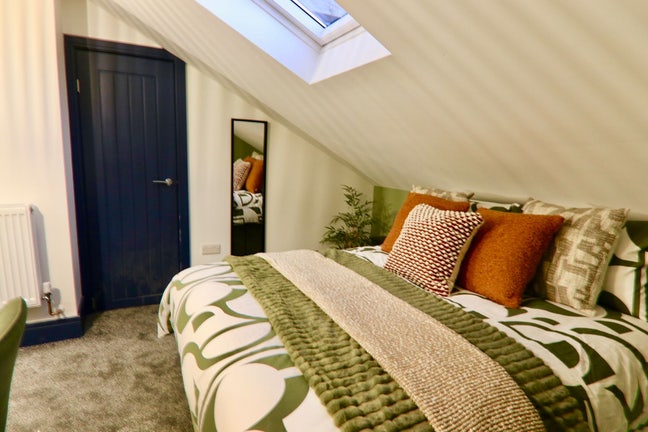 Deluxe Rooms, Bills inc 50% off December Rent! Main Photo