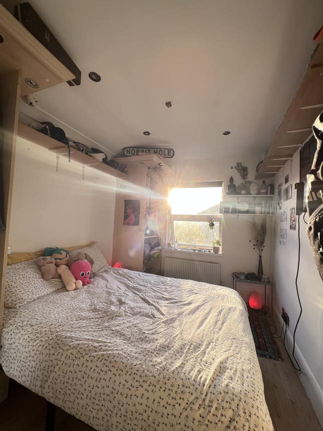 Double bed room in Archway- Community house  Main Photo