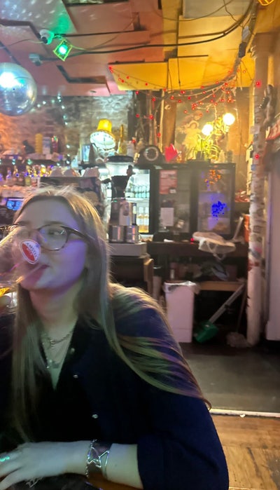 Helloooooo!!  My name’s Jess, i’m 21 an... Main Photo