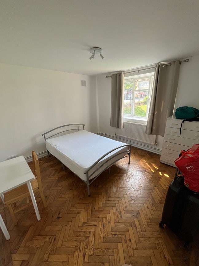 Spacious Double room in Acton (full-furnished) Main Photo