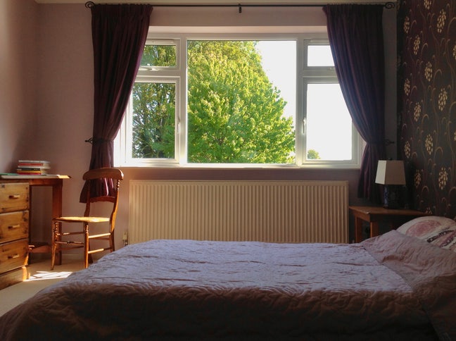 Spacious, warm, en-suite double room available Main Photo