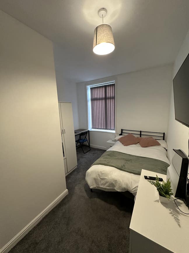 New refurbished en-suite double room Main Photo