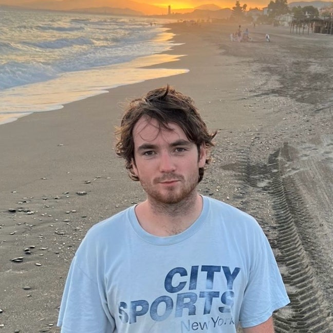 Looking for A place to stay during weekends  Main Photo