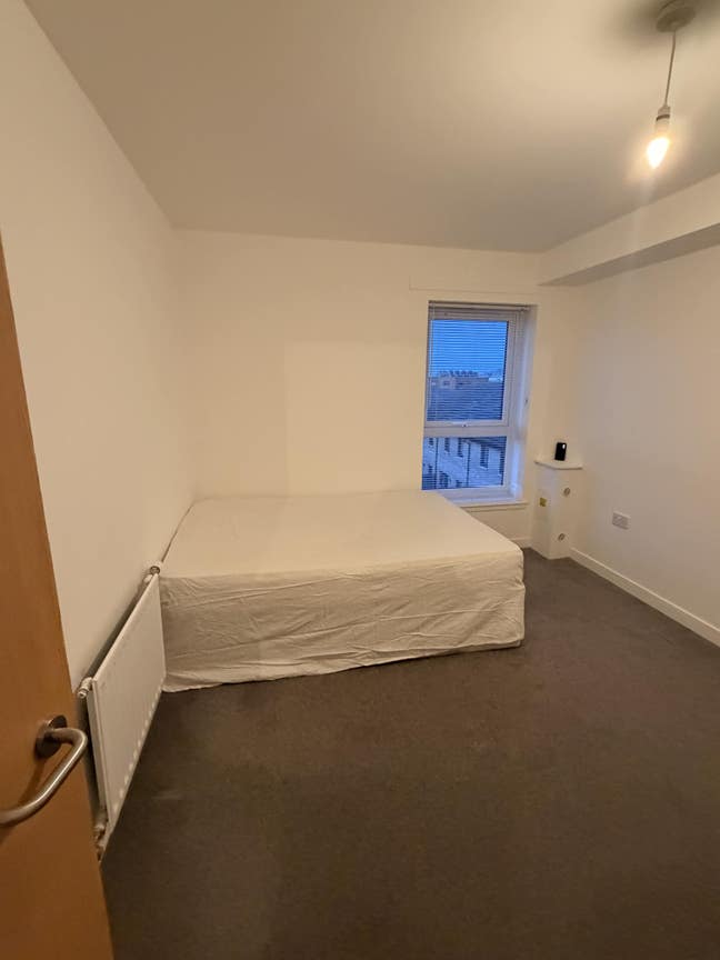 Lovely Double Room available in EH16 Main Photo