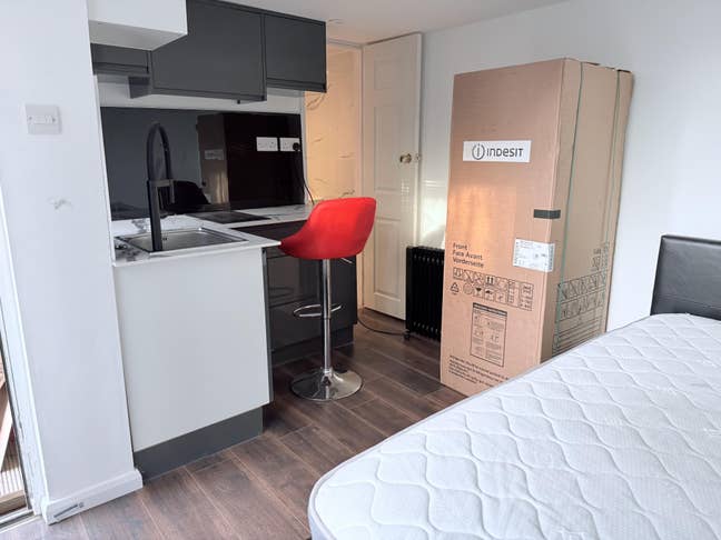 Ensuite studio Main Photo