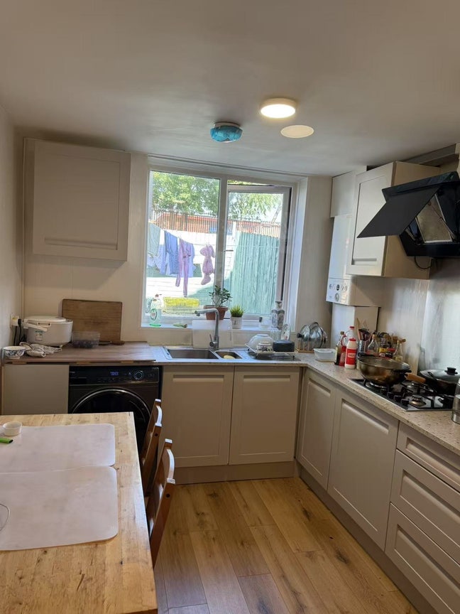 Biggest room with yard  Main Photo