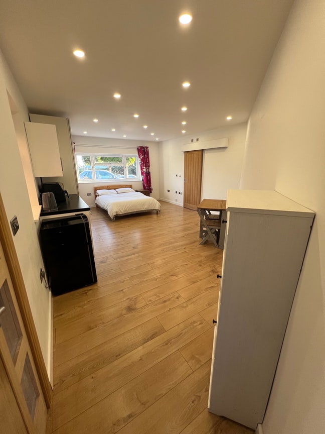Studio granny annex with en-suite & kitchenette Main Photo